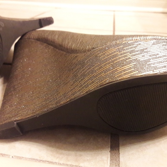 Steve Madden/ Glitter/ Peep Toe/ Wedge Heels NWOT - Picture 4 of 8